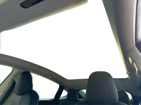 Used 2020 Tesla Model Y Long Range image 25