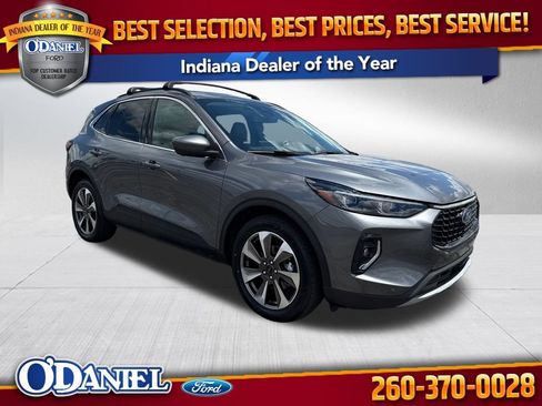 Used 2023 Ford Escape Platinum AWD/4WD image 1