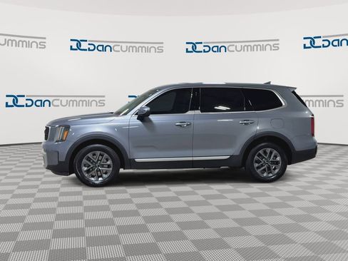Used 2024 Kia Telluride LX AWD/4WD image 6