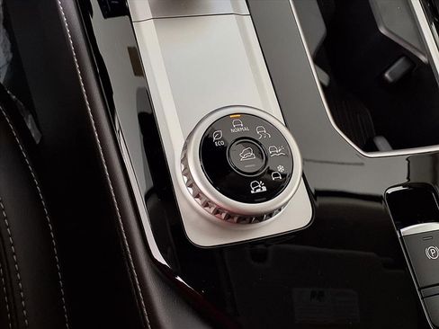 New 2026 Mitsubishi Outlander SE image 22