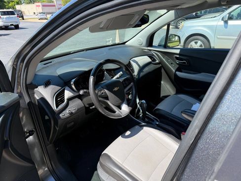 Used 2019 Chevrolet Trax Premier w/ LPO, Cargo Package FWD image 6