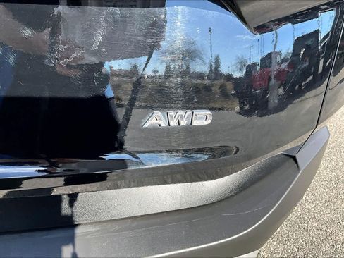 Used 2023 Nissan Rogue S image 7