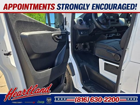 Used 2025 Mercedes-Benz Sprinter 2500 image 27