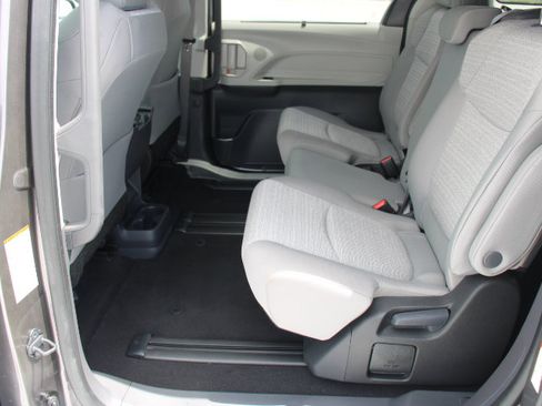 Certified 2023 Toyota Sienna LE FWD image 13