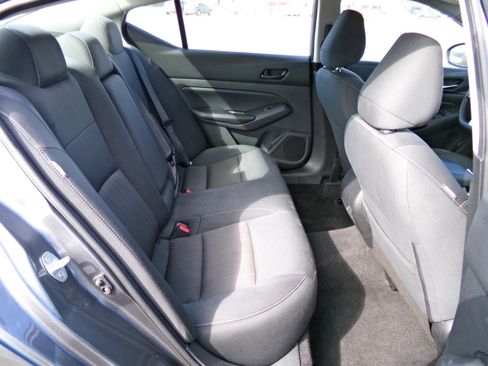 Used 2024 Nissan Altima 2.5 SV FWD image 13