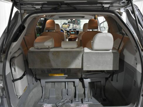 Used 2012 Toyota Sienna XLE FWD image 23