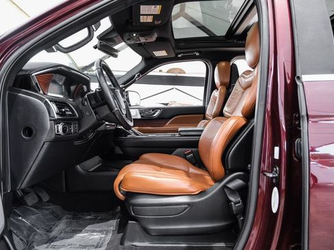 Used 2020 Lincoln Navigator Reserve w/ Luxury Package RWD image 3