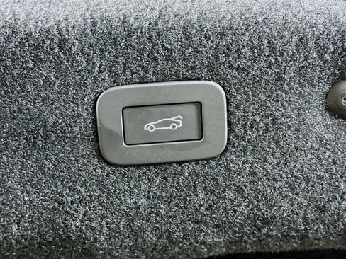 Used 2024 Jaguar XF R-Dynamic SE AWD/4WD image 42