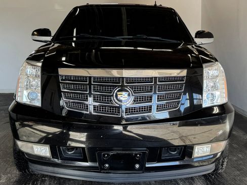 Used 2011 Cadillac Escalade Luxury image 3