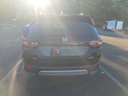 Used 2023 Honda Pilot Touring image 5