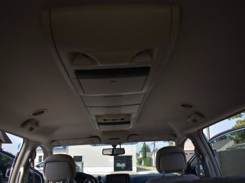 Used 2013 Chrysler Town & Country Touring-L w/ Entertainment Group #2 FWD image 22