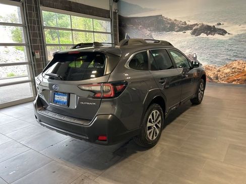 Used 2025 Subaru Outback Premium AWD/4WD image 33