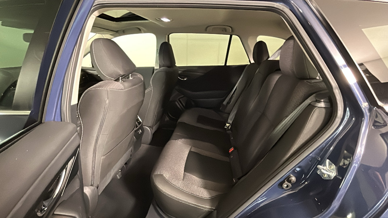 Used 2025 Subaru Outback Premium AWD/4WD image 32