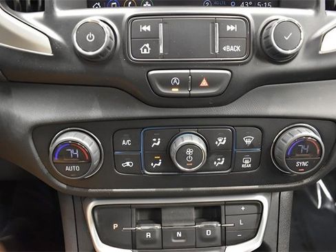 Used 2024 GMC Terrain SLT image 29