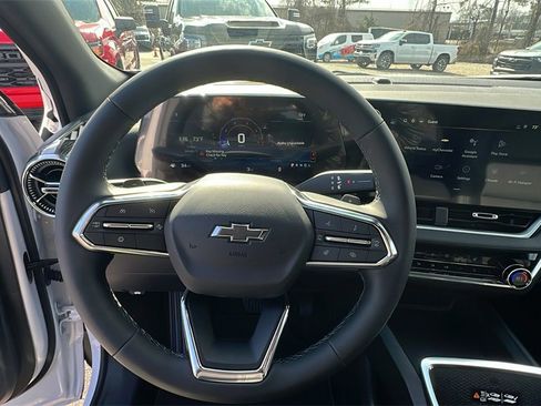 New 2026 Chevrolet Equinox LT image 18