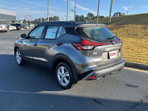 New 2025 Nissan Kicks Play S image 3
