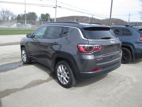 Used 2024 Jeep Compass Latitude image 6