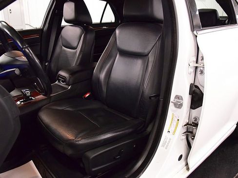 Used 2013 Chrysler 300 RWD image 25