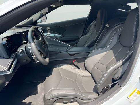 Used 2023 Chevrolet Corvette Stingray Coupe w/ Z51 Performance Package RWD image 17