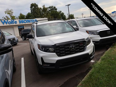 Used 2025 Honda Passport TrailSport image 1