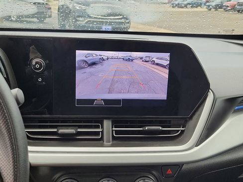 Used 2024 Chevrolet Trax LS w/ LS Convenience Package image 16