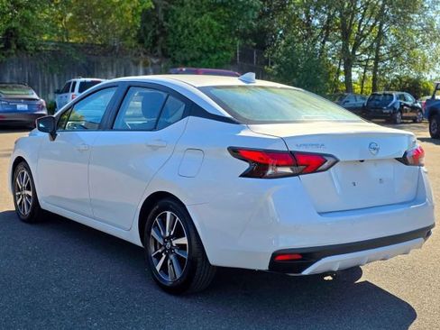Used 2021 Nissan Versa SV FWD image 5