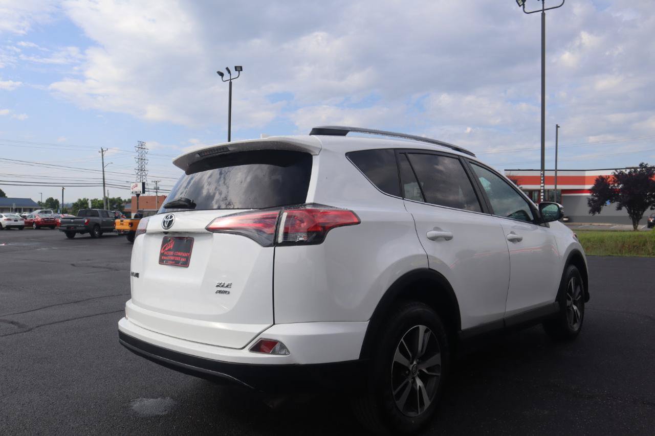 Used 2017 Toyota RAV4 XLE AWD/4WD image 11