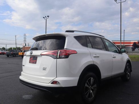 Used 2017 Toyota RAV4 XLE AWD/4WD image 11