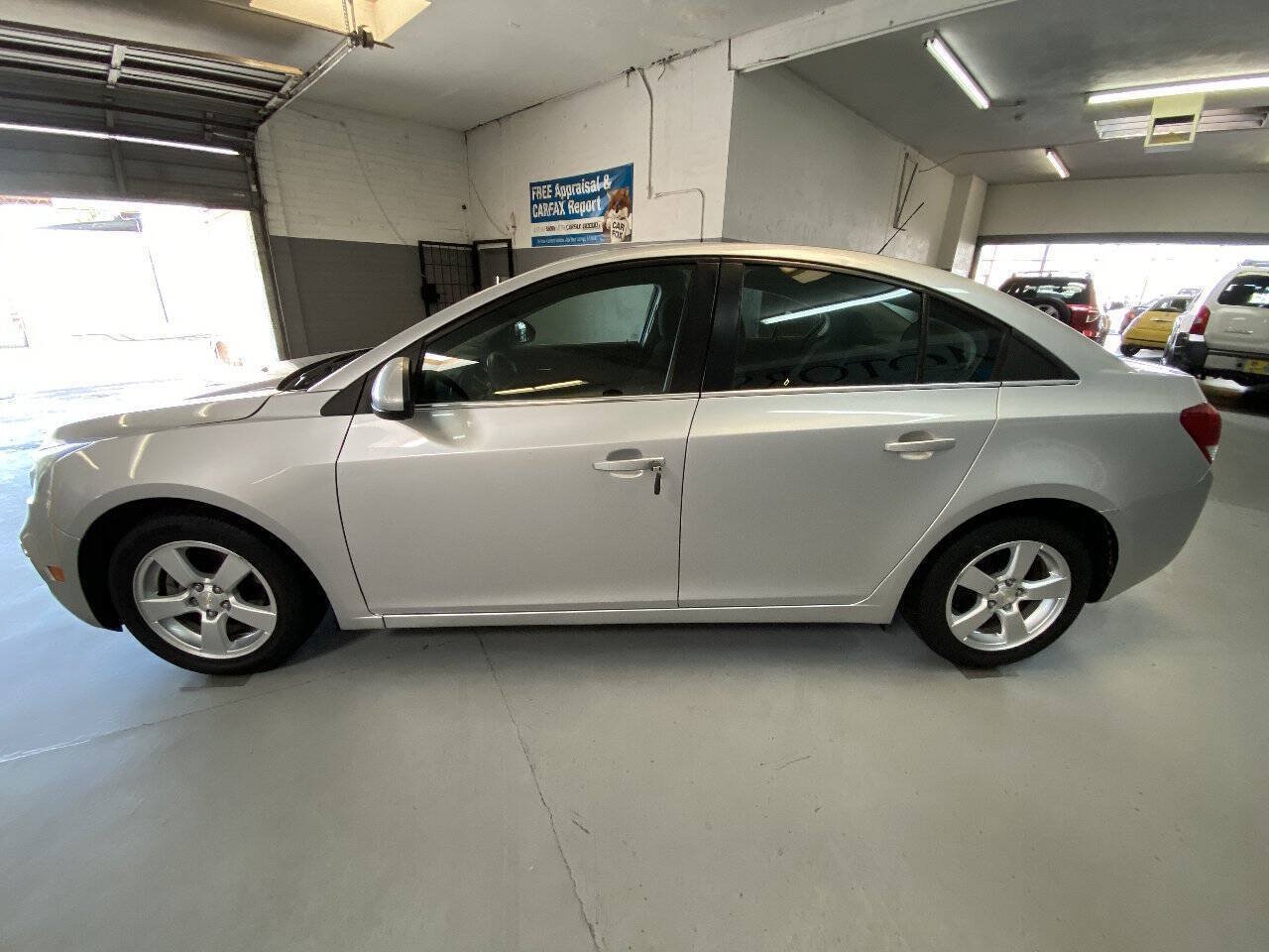 Used 2016 Chevrolet Cruze LT FWD image 18