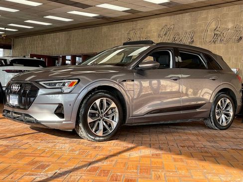 Used 2021 Audi e-tron Premium Plus w/ Premium Plus Package image 4