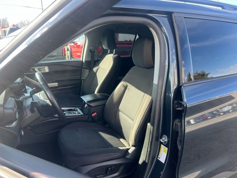 Used 2023 Ford Explorer XLT w/ Class IV Trailer Tow Package AWD/4WD image 9