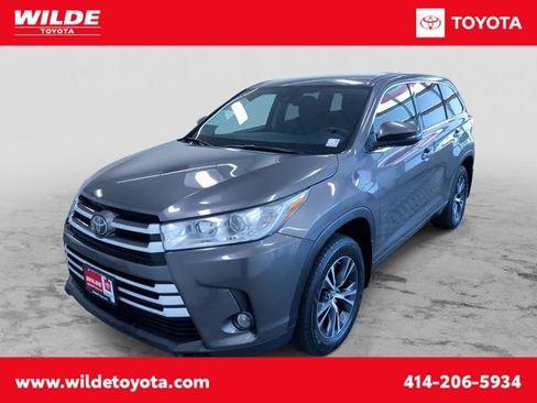 Used 2017 Toyota Highlander Plus AWD/4WD image 1