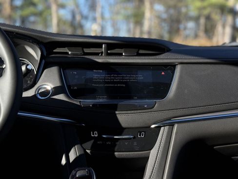 New 2025 Cadillac XT5 Luxury image 17