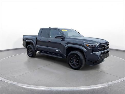 Used 2025 Toyota Tacoma SR5 image 2