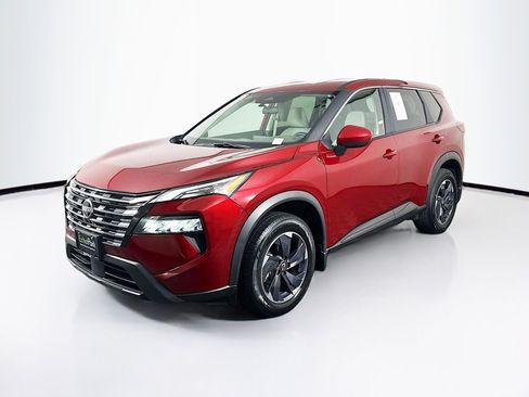 Used 2024 Nissan Rogue SV FWD image 3