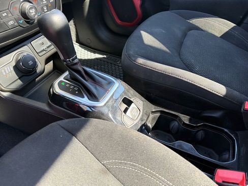 Used 2022 Jeep Renegade Latitude w/ Sun/Sound Group image 23