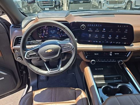 Used 2025 Chevrolet Suburban High Country AWD/4WD image 14