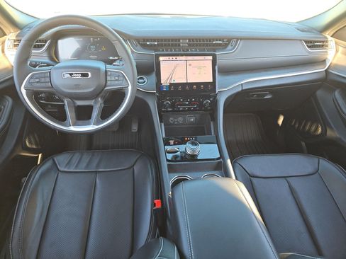 Used 2025 Jeep Grand Cherokee L Limited w/ Luxury Tech Group II image 4