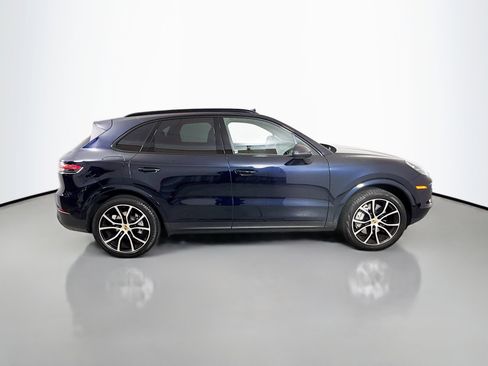Used 2023 Porsche Cayenne image 8