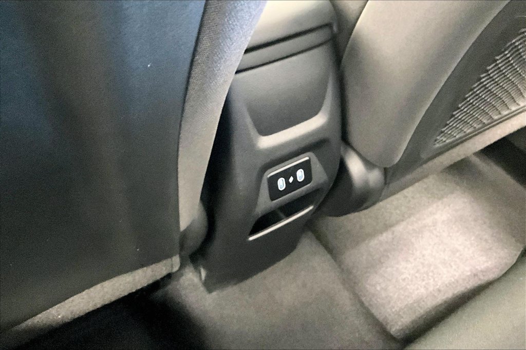 Used 2024 Hyundai Venue SEL FWD image 25