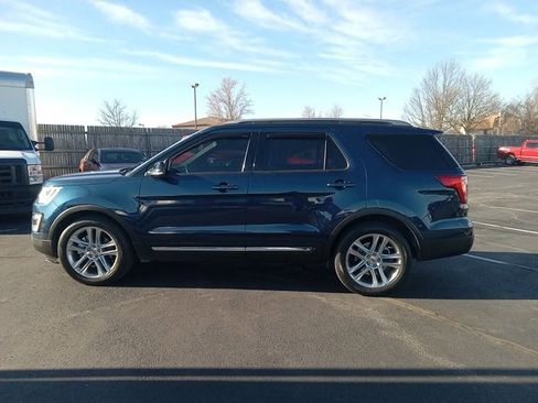 Used 2017 Ford Explorer XLT w/ Equipment Group 202A image 4