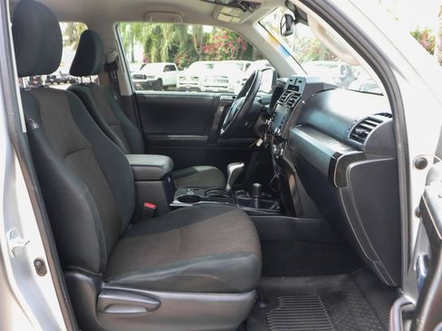 Used 2020 Toyota 4Runner TRD Off-Road AWD/4WD image 40