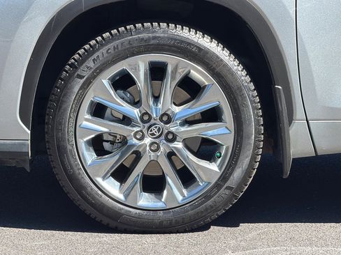 Used 2023 Toyota Highlander Limited image 27