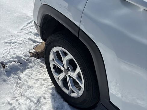 Used 2025 Jeep Compass Latitude image 4