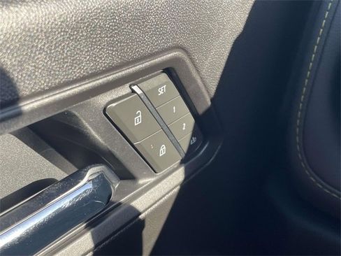 Used 2026 Chevrolet Colorado ZR2 w/ Technology Package image 24