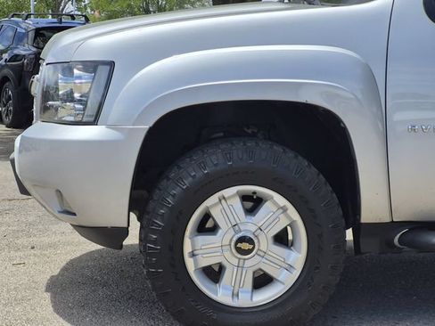 Used 2011 Chevrolet Avalanche LT w/ Suspension Package, Off-Road AWD/4WD image 6