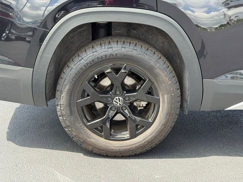 Used 2025 Volkswagen Atlas Peak Edition SE image 10