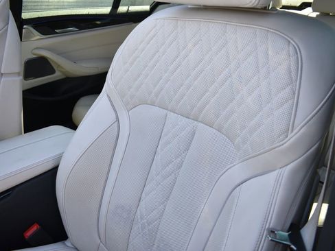 Used 2023 BMW 540i w/ Premium Package image 10