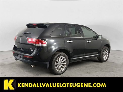 Used 2013 Lincoln MKX Base image 2