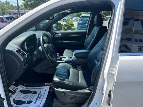 Used 2019 Jeep Grand Cherokee Limited AWD/4WD image 9